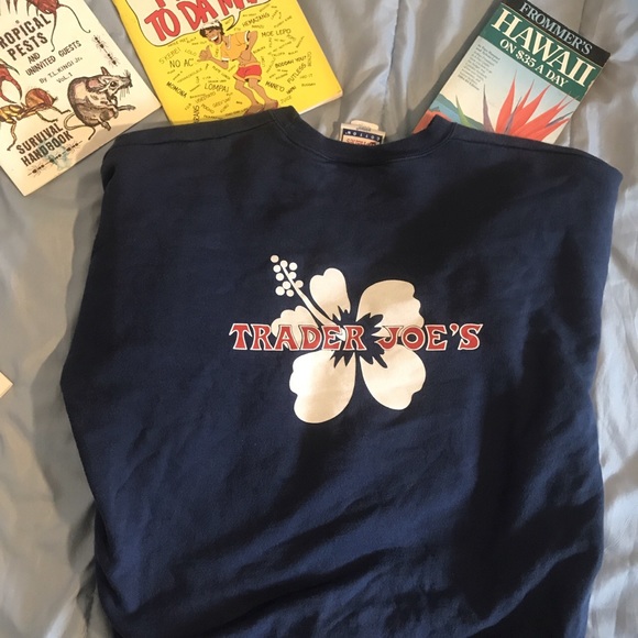 Trader Joes Hawaii 80s crewneck - Picture 3 of 3